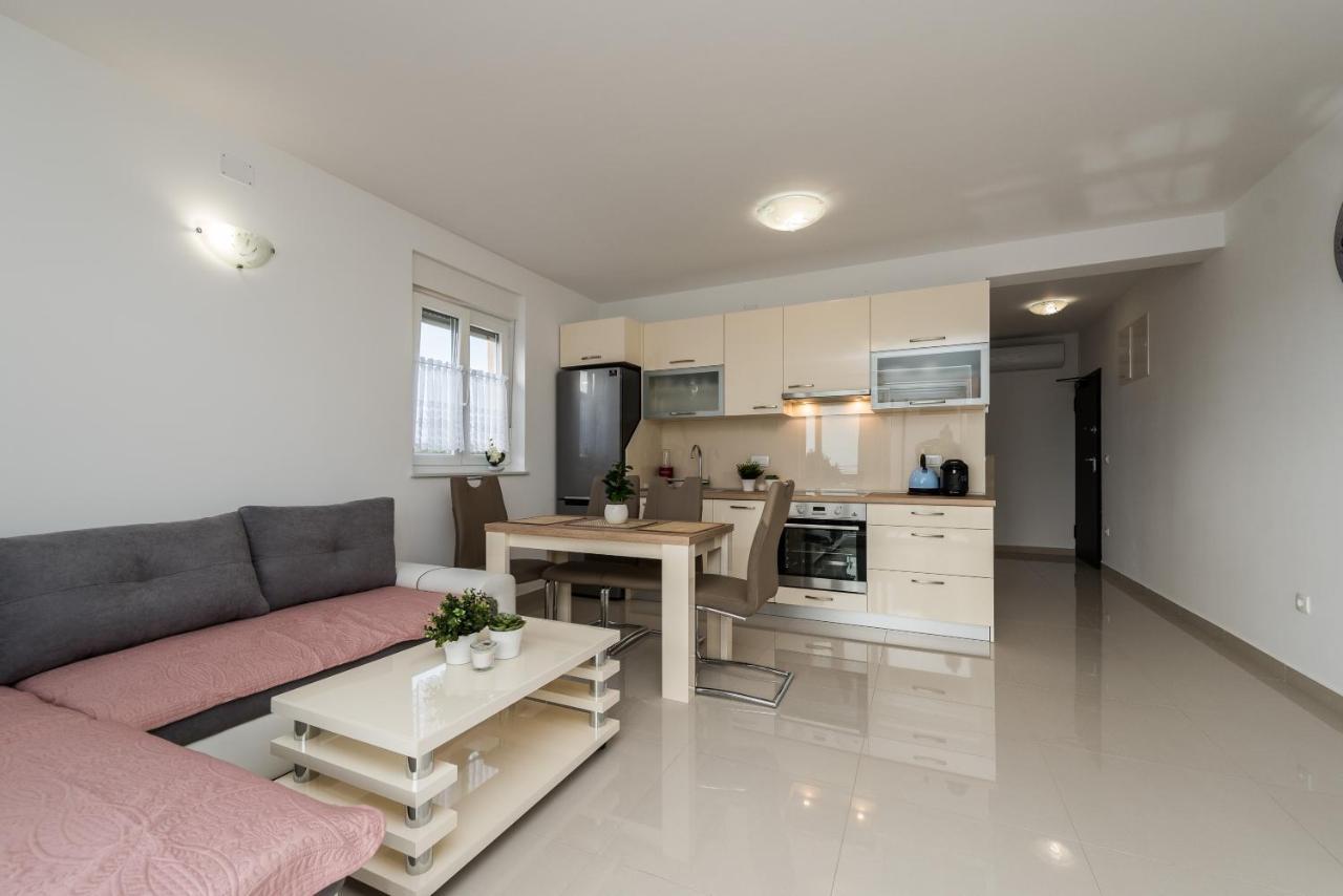 Zoran Brand New Modern Apartments Mandre Exterior photo